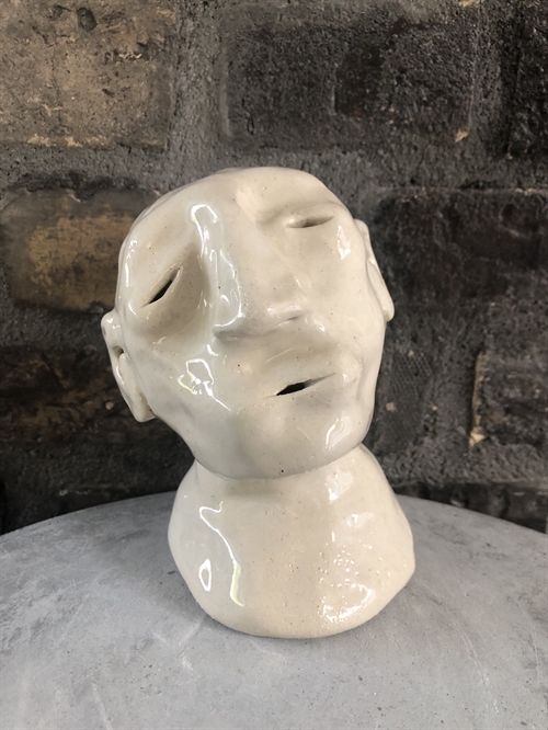 Keramik skulptur af Pernille Calundan